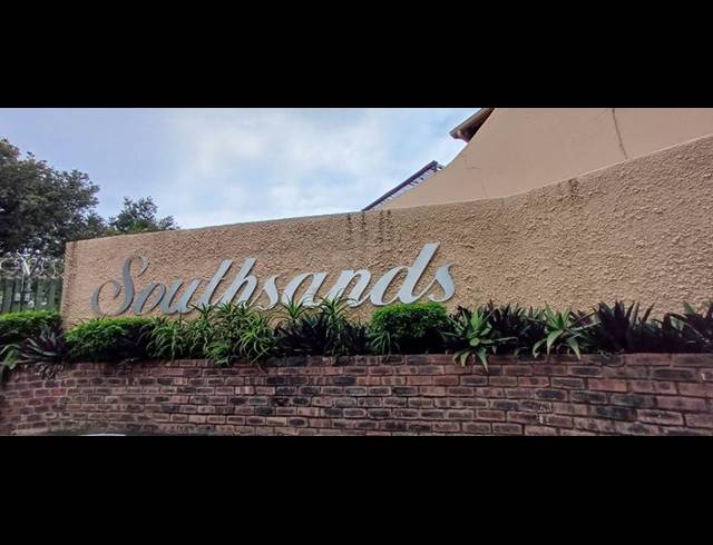 3 BEDROOM TOWNHOUSE FOR SALE IN GLENMORE BEACH